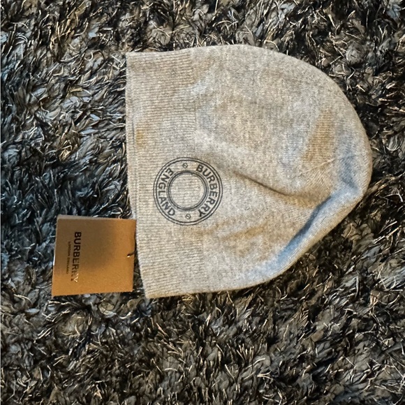 Authentic BNWT Burberry cashmere tuque. - Picture 2 of 4